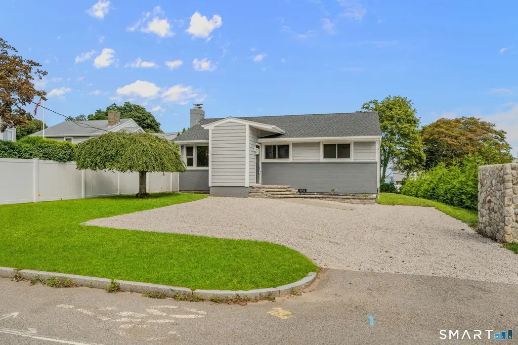 1092 Ocean Avenue, New London