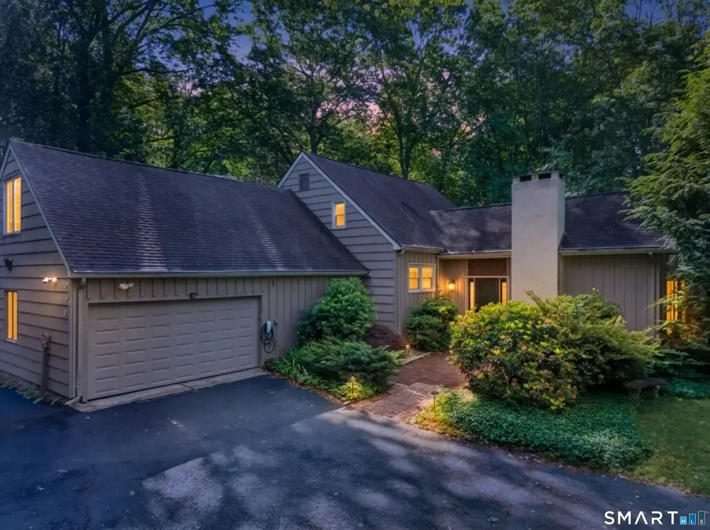 87 Grassy Hill Road, Old Lyme