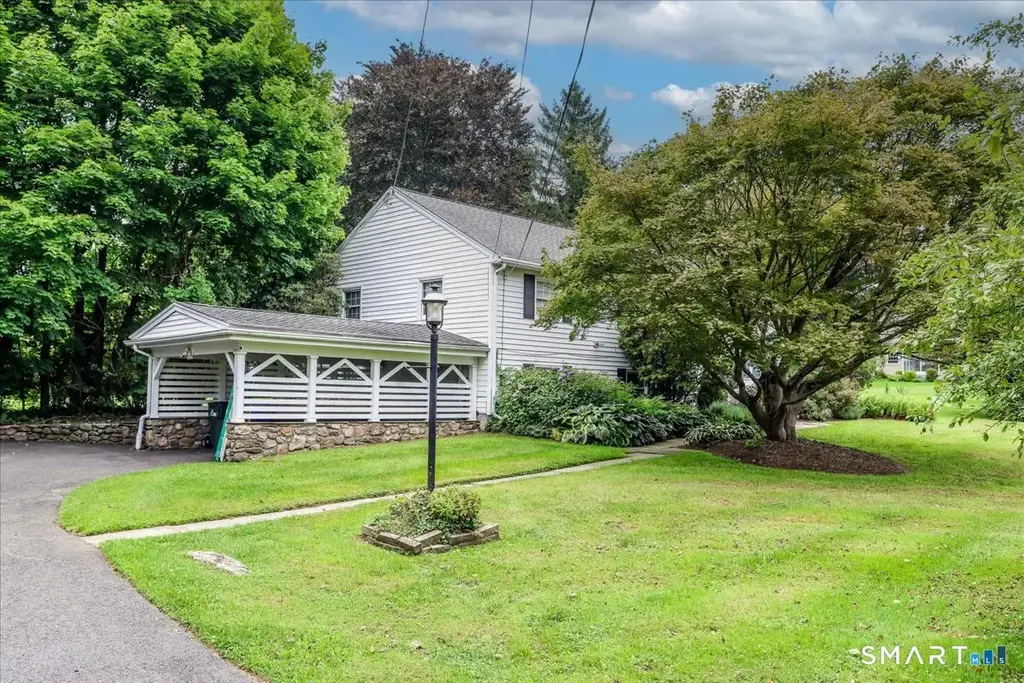 4 Taunton Lake Drive, Newtown