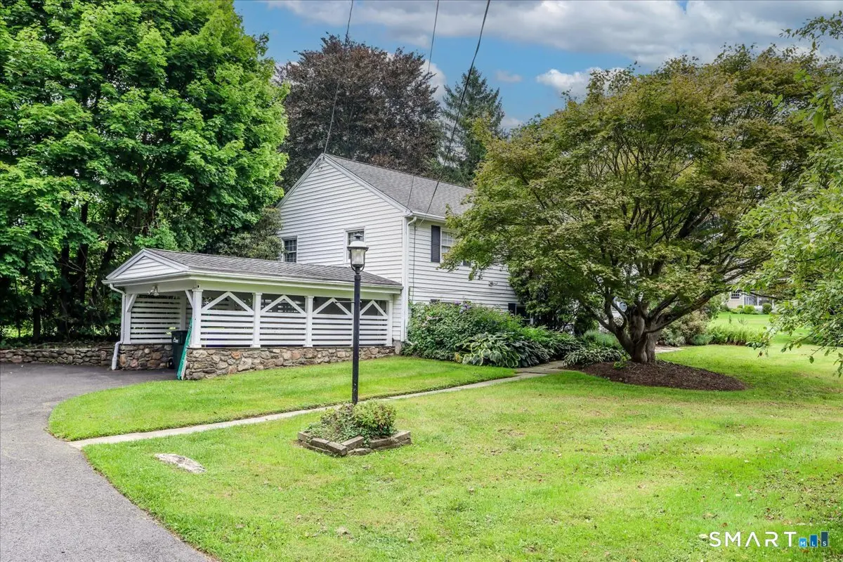 4 Taunton Lake Drive, Newtown