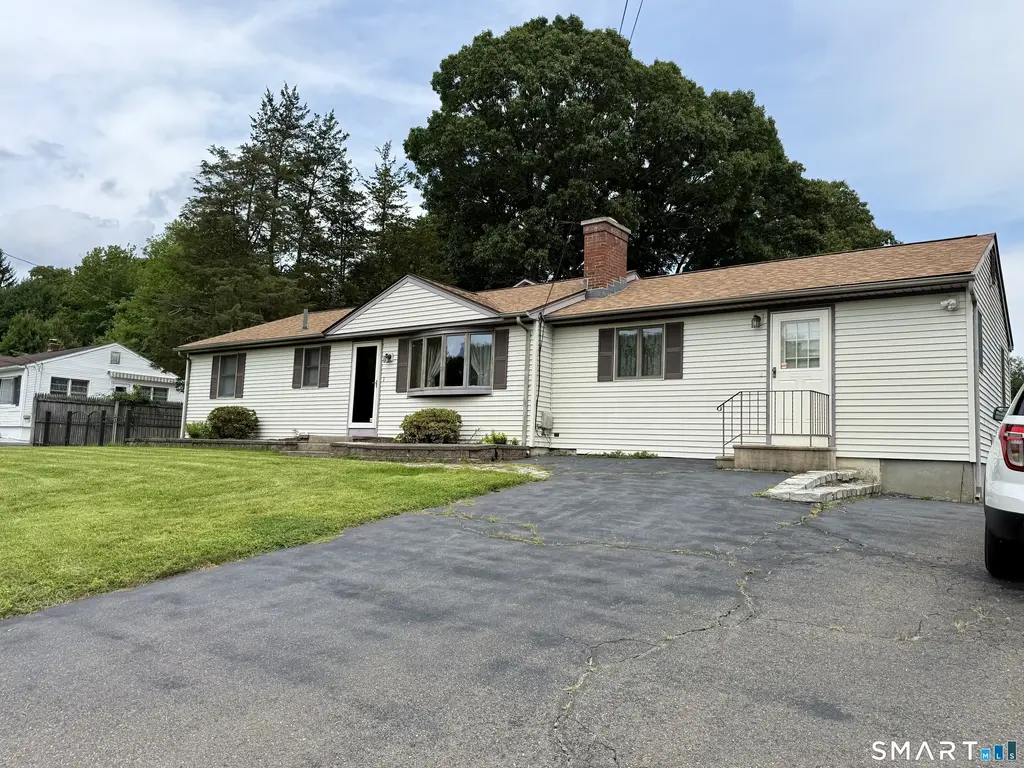 232 Lakeside Boulevard East, Waterbury