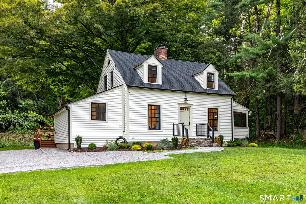 16 River Road, Sharon