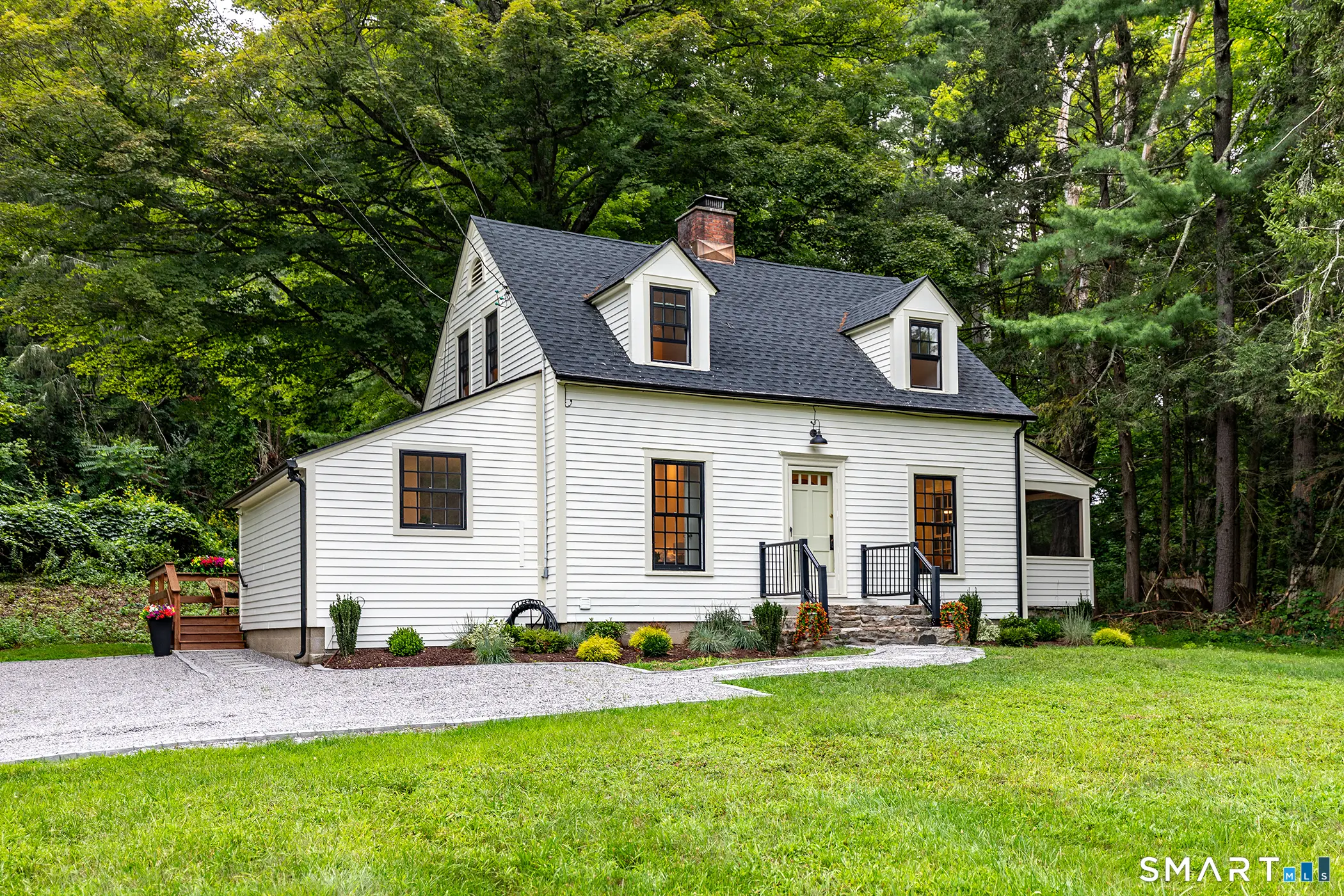 16 River Road, Sharon