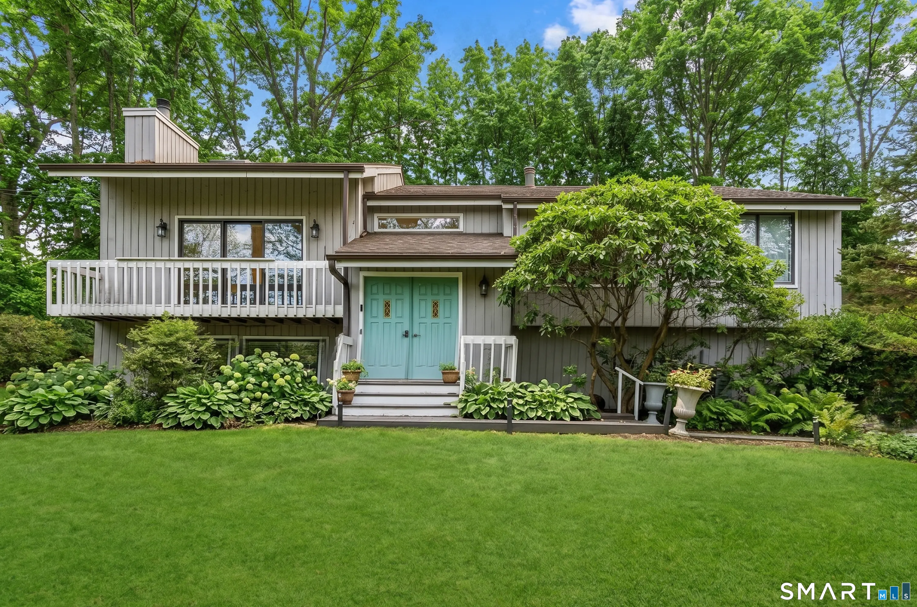 520 Walnut Tree Hill Road, Shelton