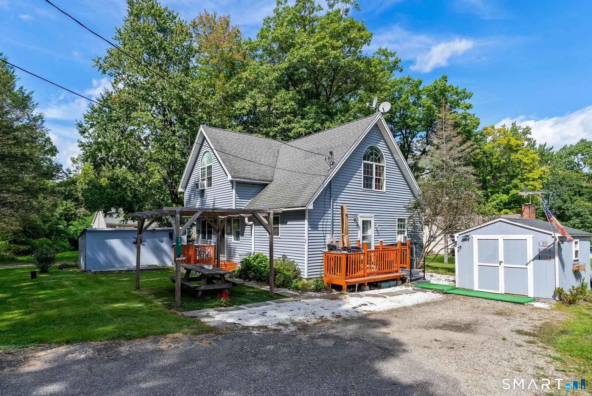 24 Pond Road, New Hartford