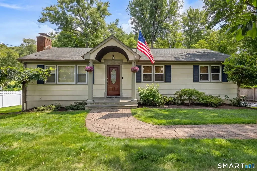 52 Devils Garden Road, Norwalk