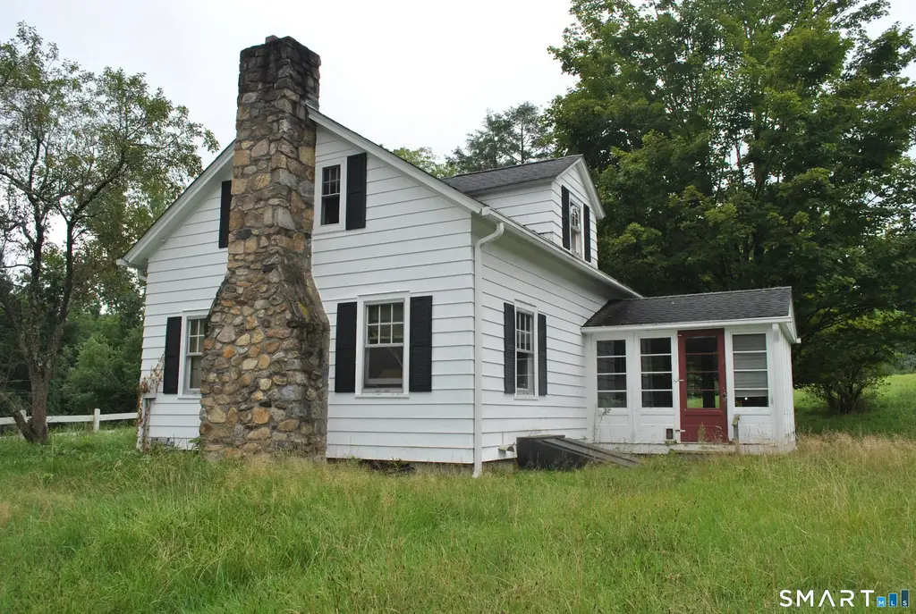 33 Chestnut Land Road, New Milford