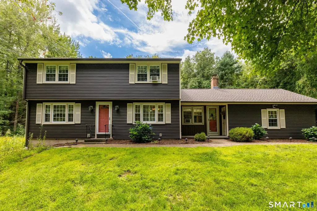 15 Village Lane, Burlington