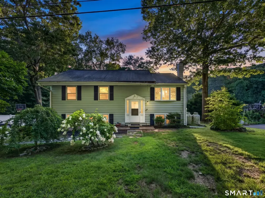 25 Brickyard Road, Clinton