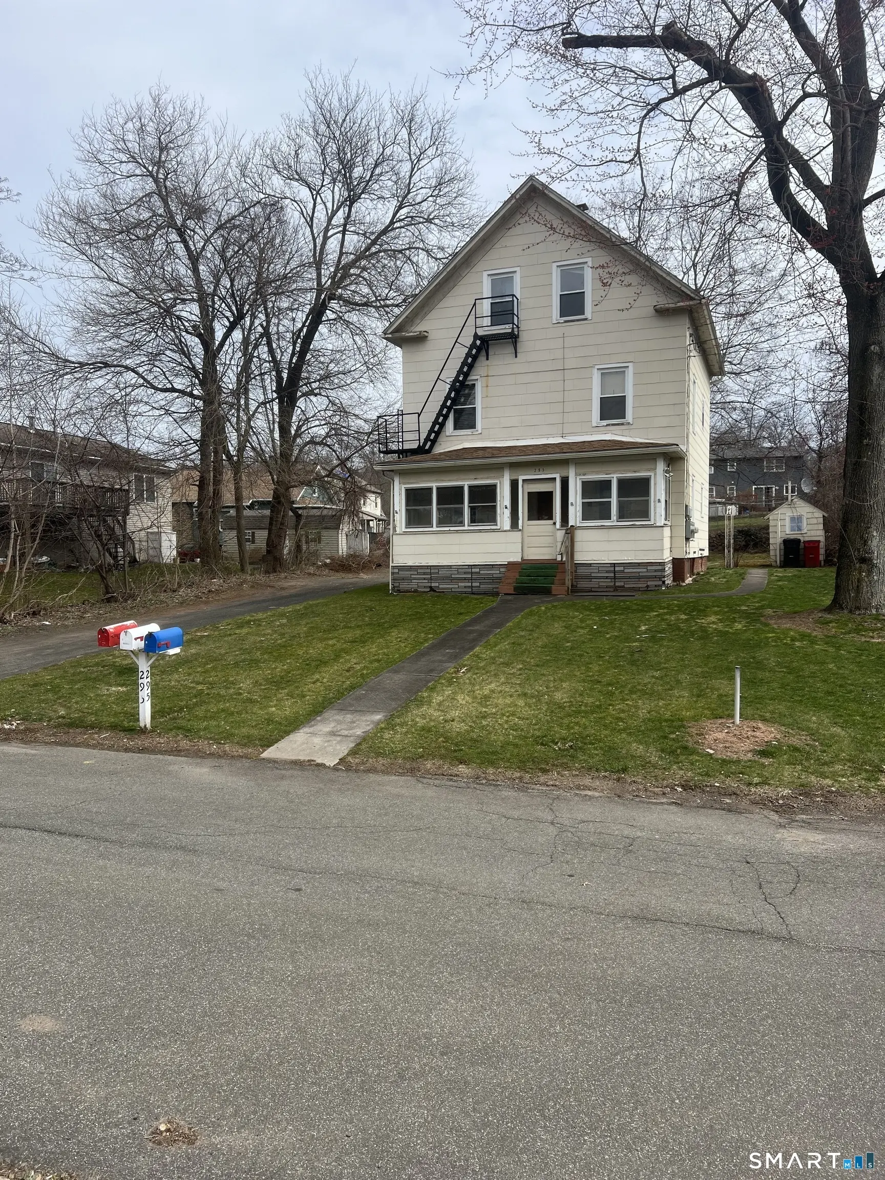 295 Chamberlain Highway, Meriden
