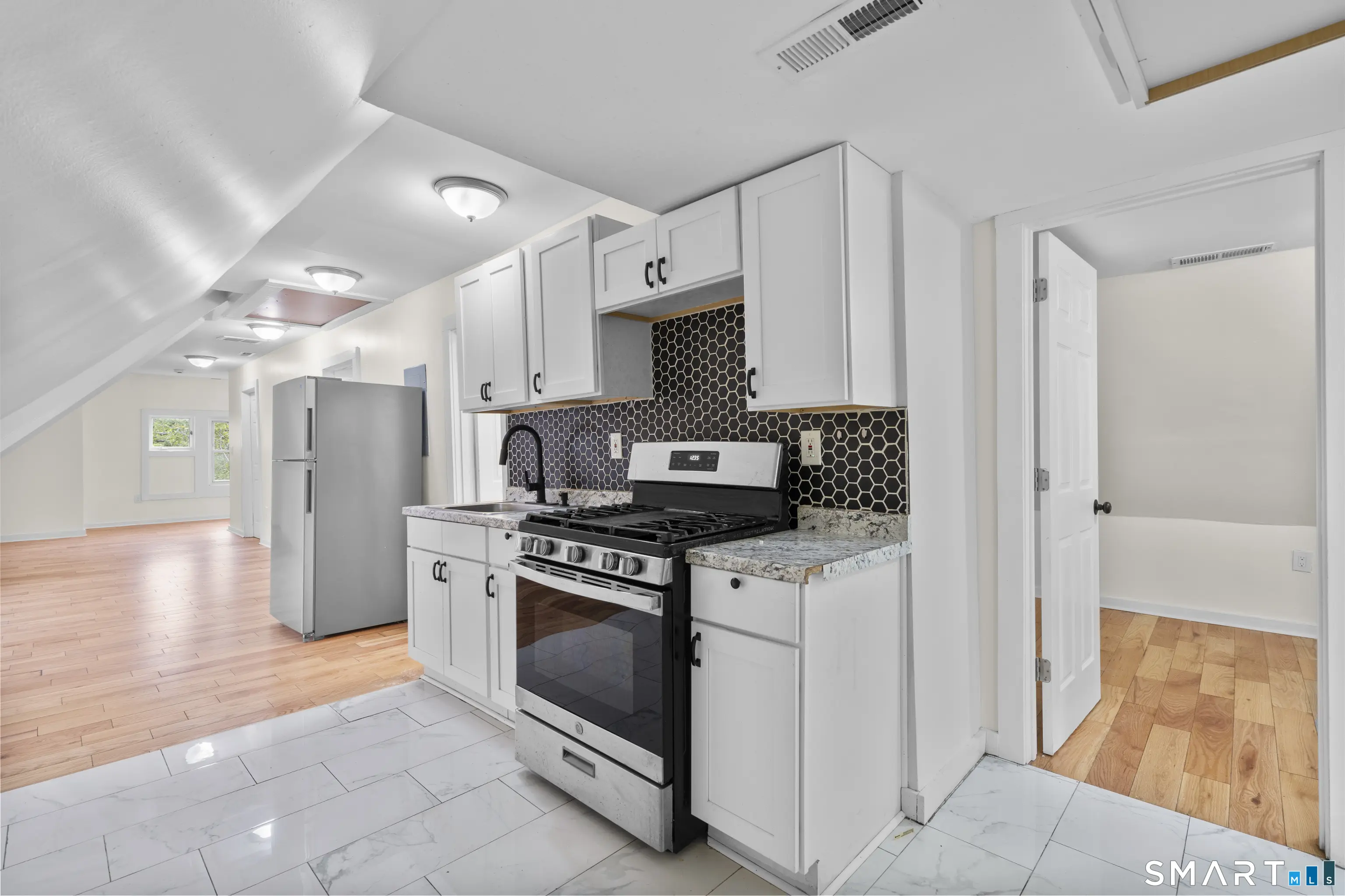 693 Dixwell Avenue 3rd Flr, New Haven