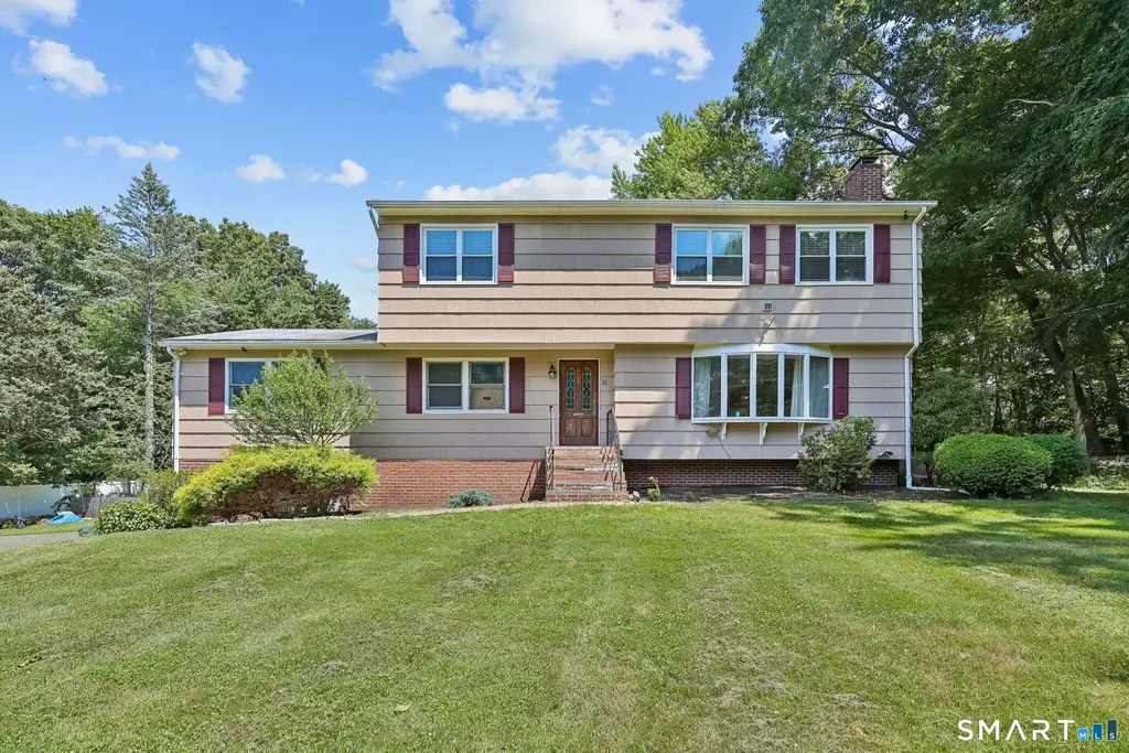11 Olin Court, Shelton