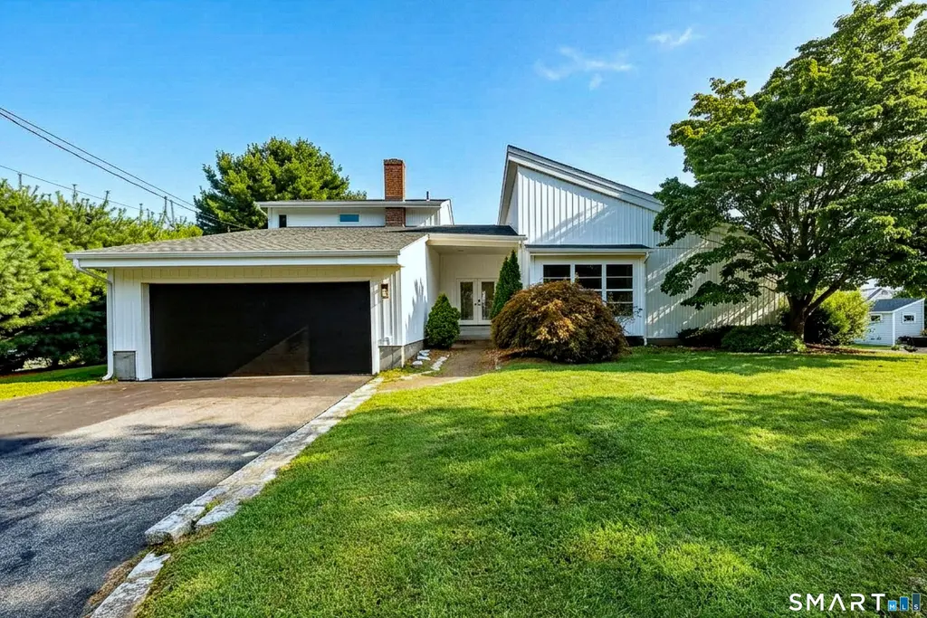 18 Cedar Lane, Westbrook