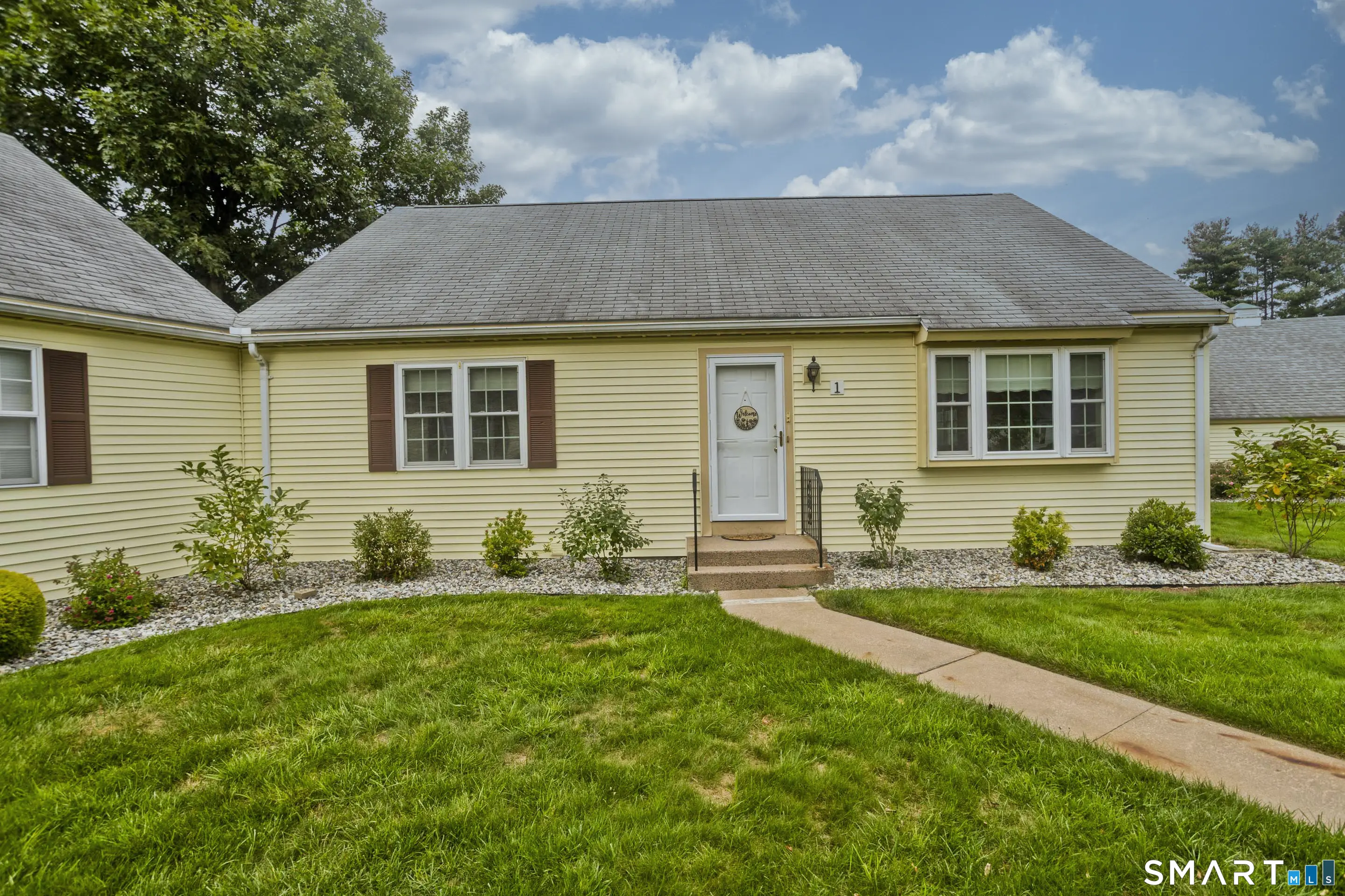 1 Strathmore Lane 1, Suffield