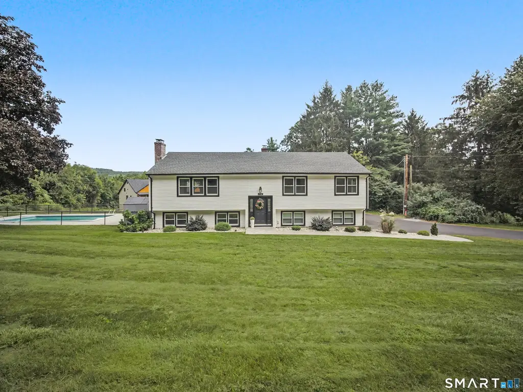 723 Totoket Road, North Branford