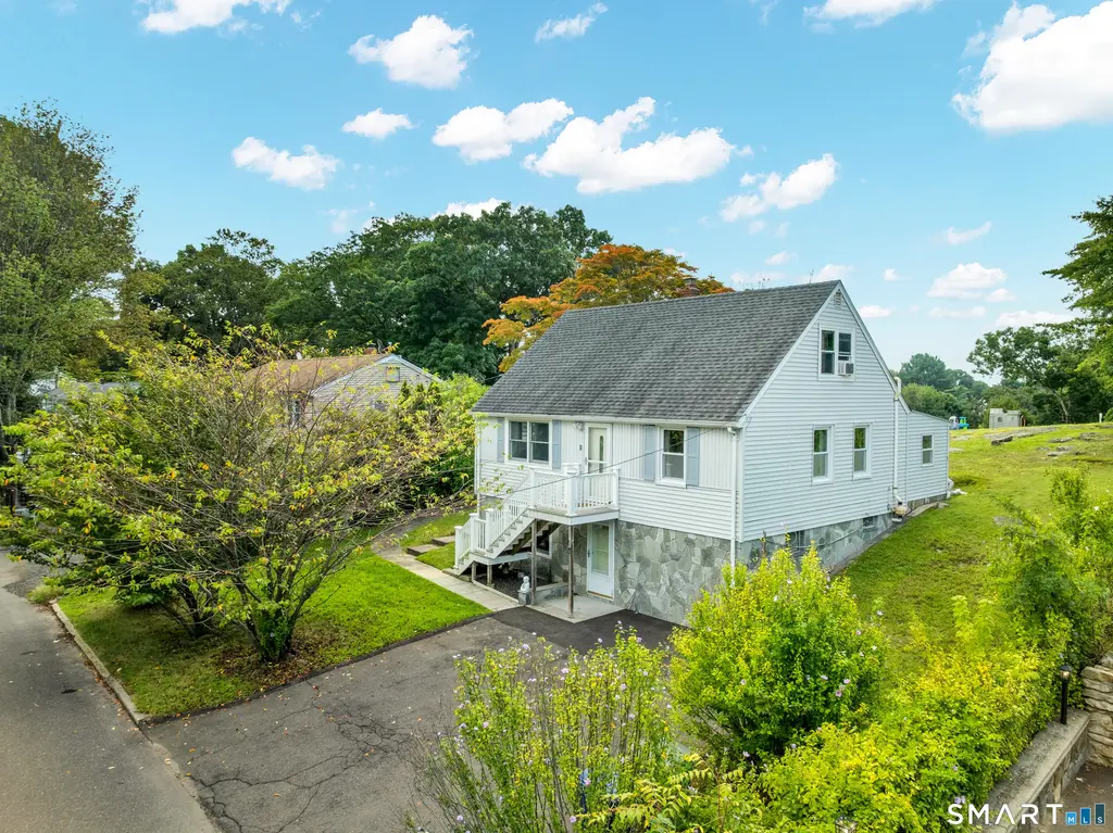 143 Red Oak Road, Bridgeport