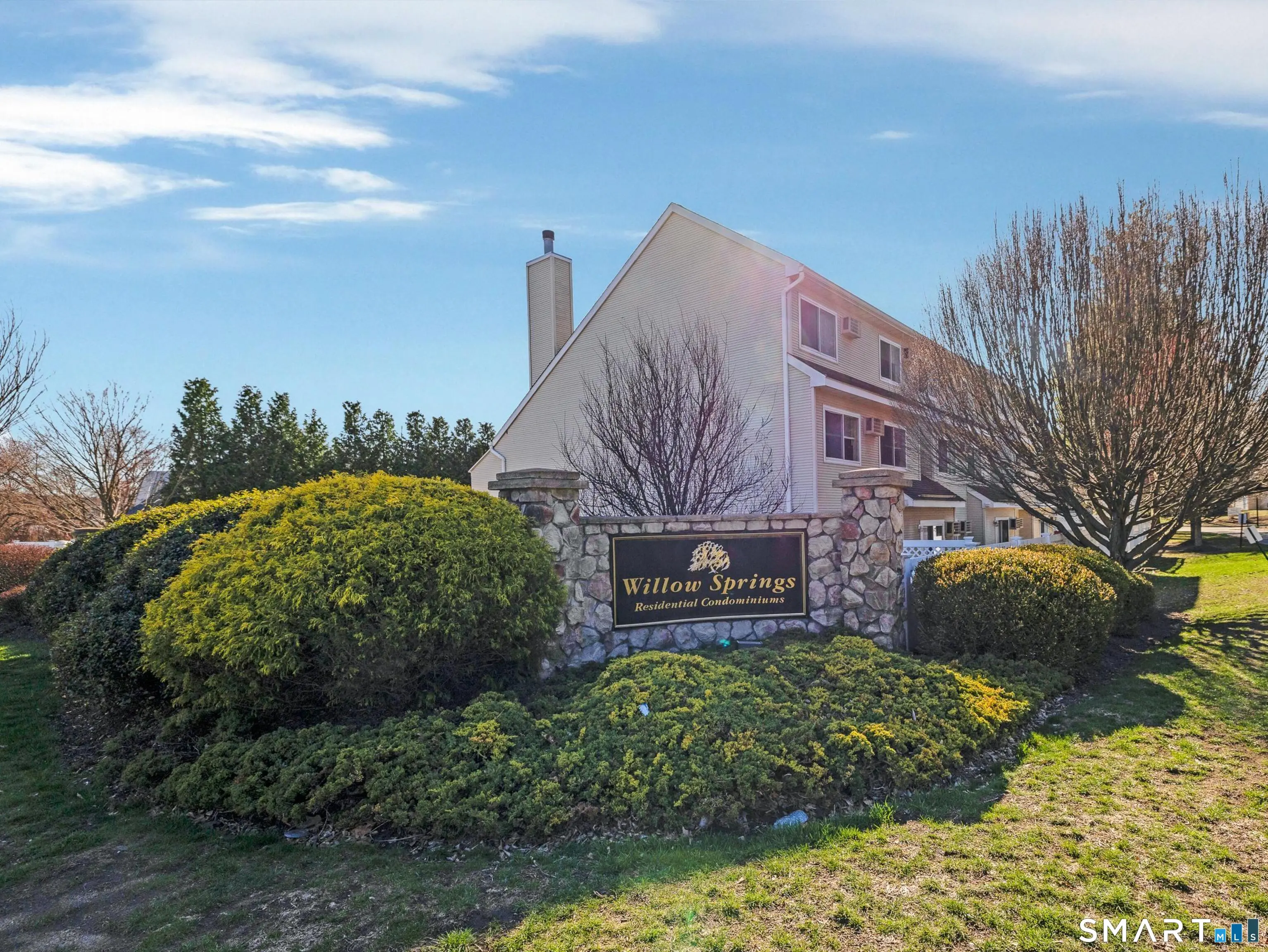 73 Willow Springs 73, New Milford