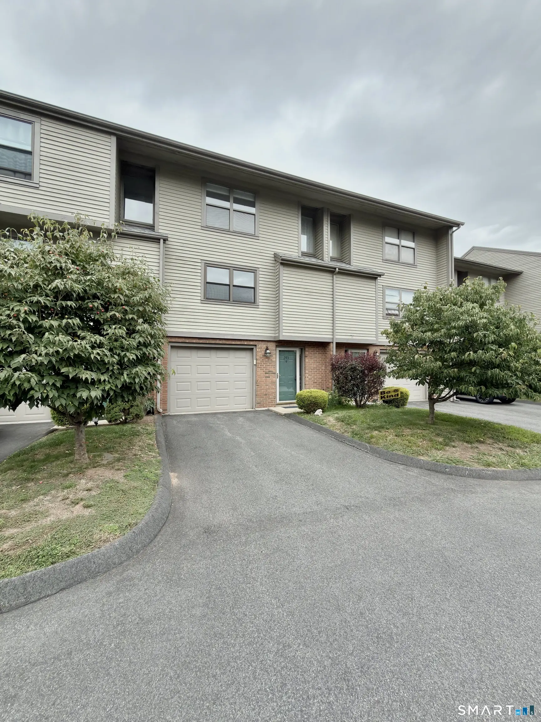 243 Metacomet Drive 243, Meriden
