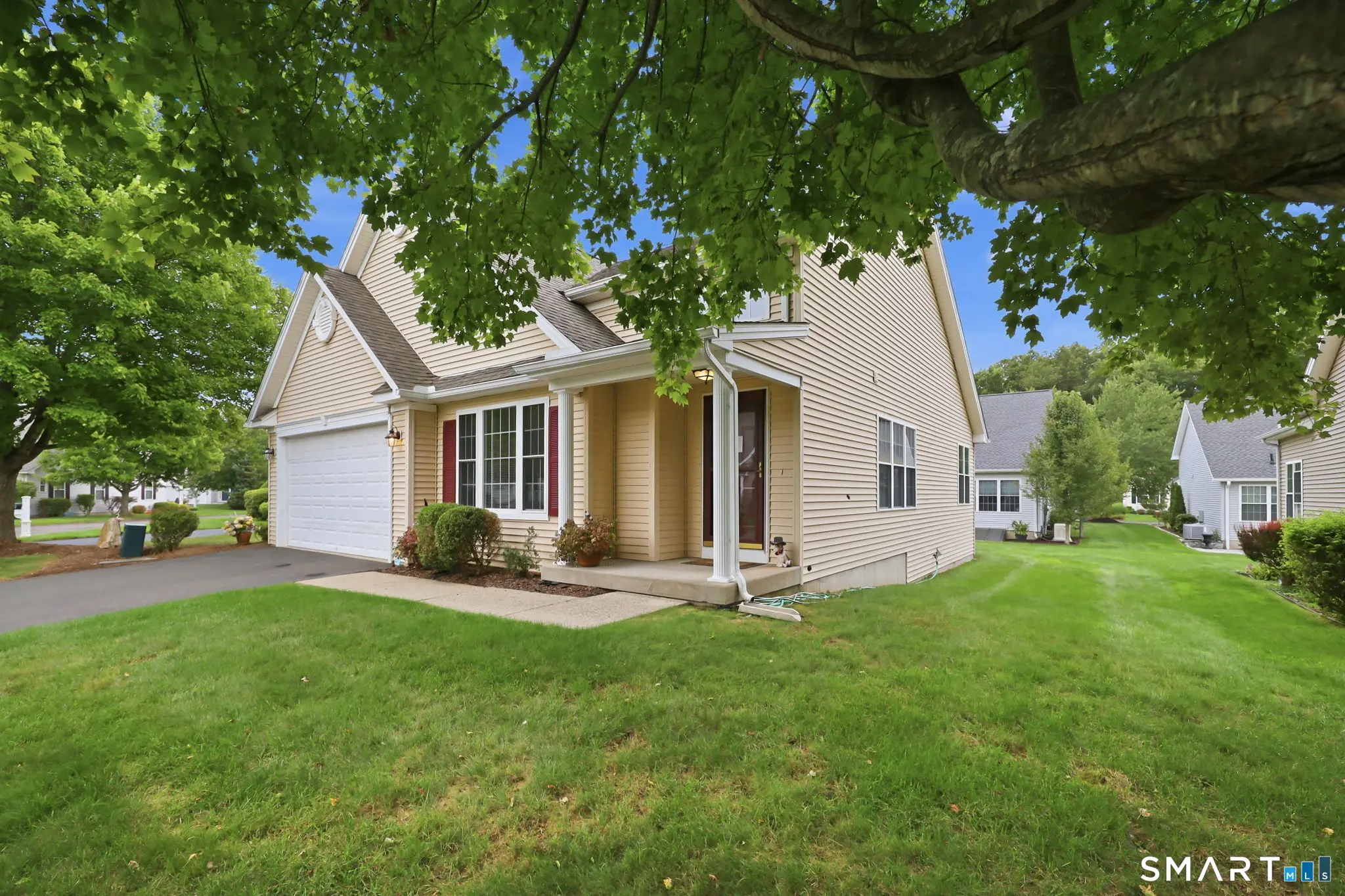 31 Grand Boulevard, Ellington