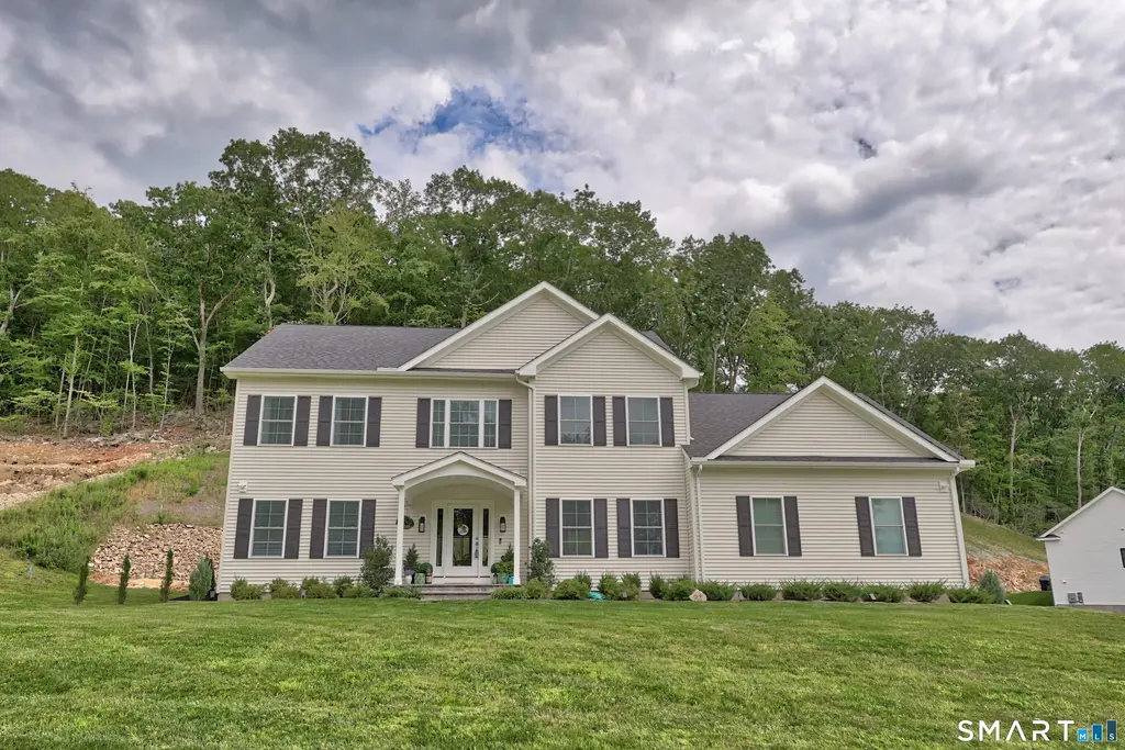 18 Hunting Ridge Road, Middlebury