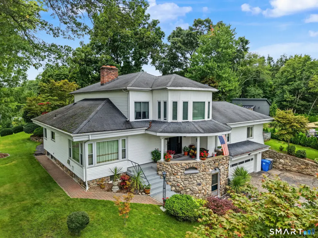 17 Little Plain Road, Trumbull