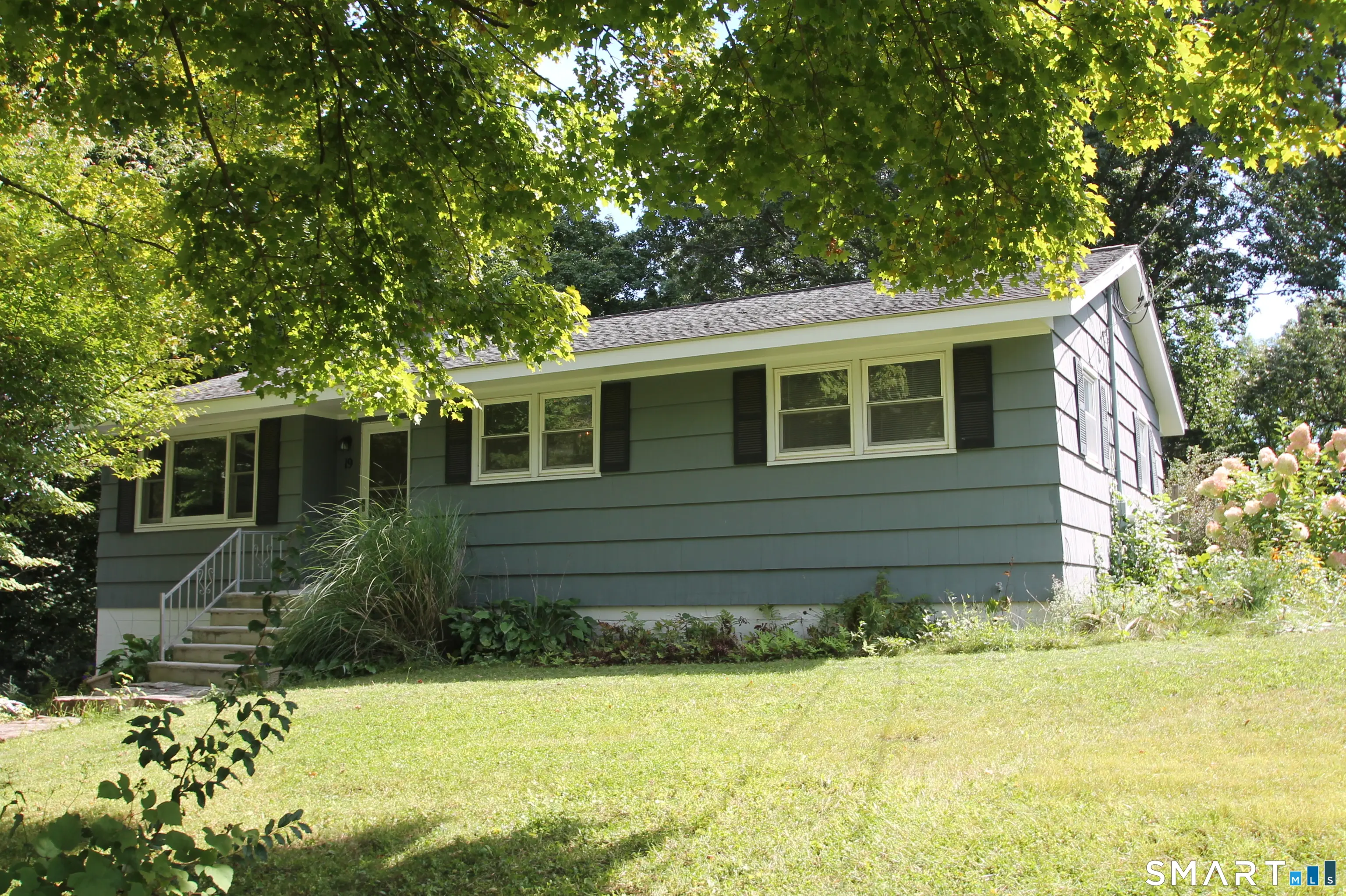 19 Hickory Lane, Shelton