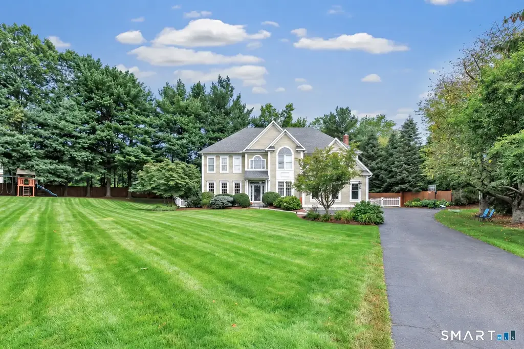 305 South Gate Lane, Fairfield