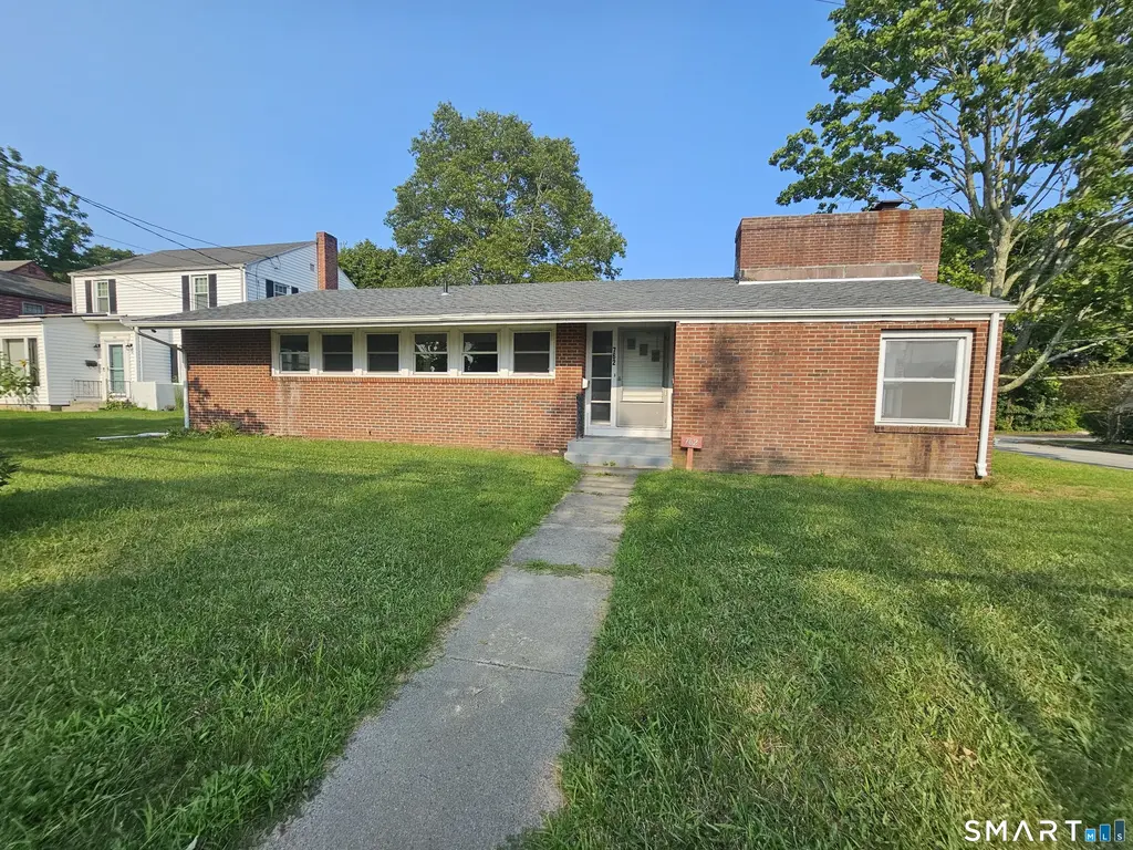762 Ocean Avenue, New London