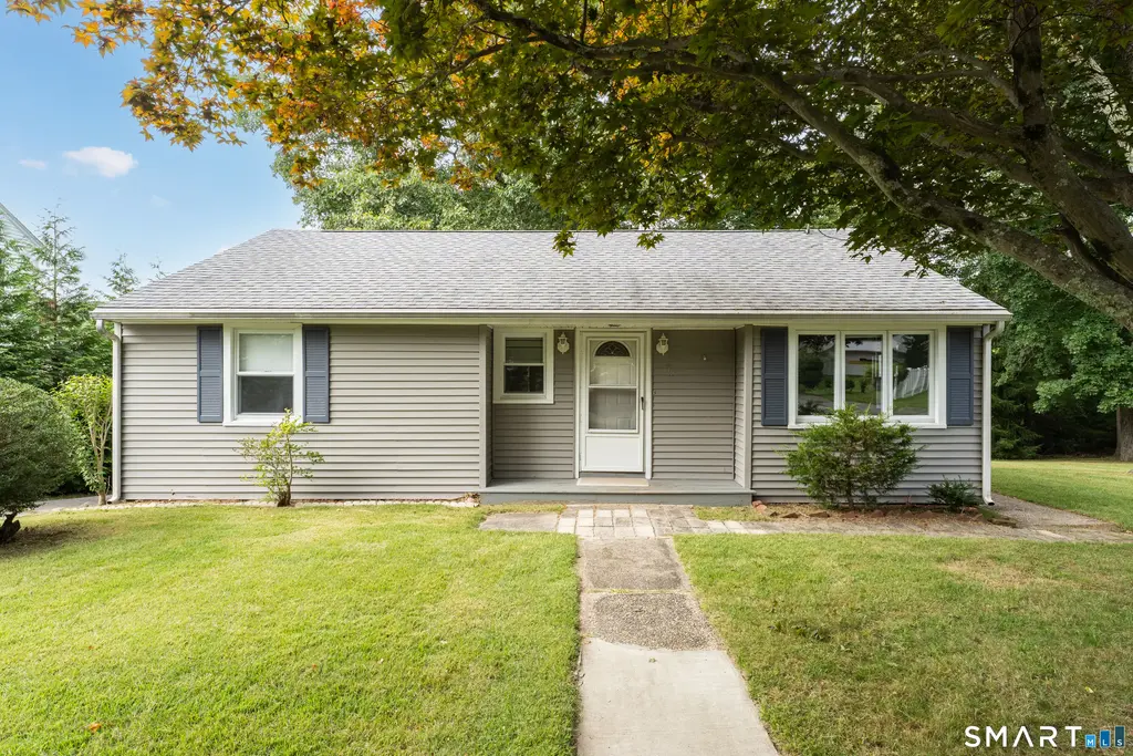 16 Pattagansett Drive, East Lyme