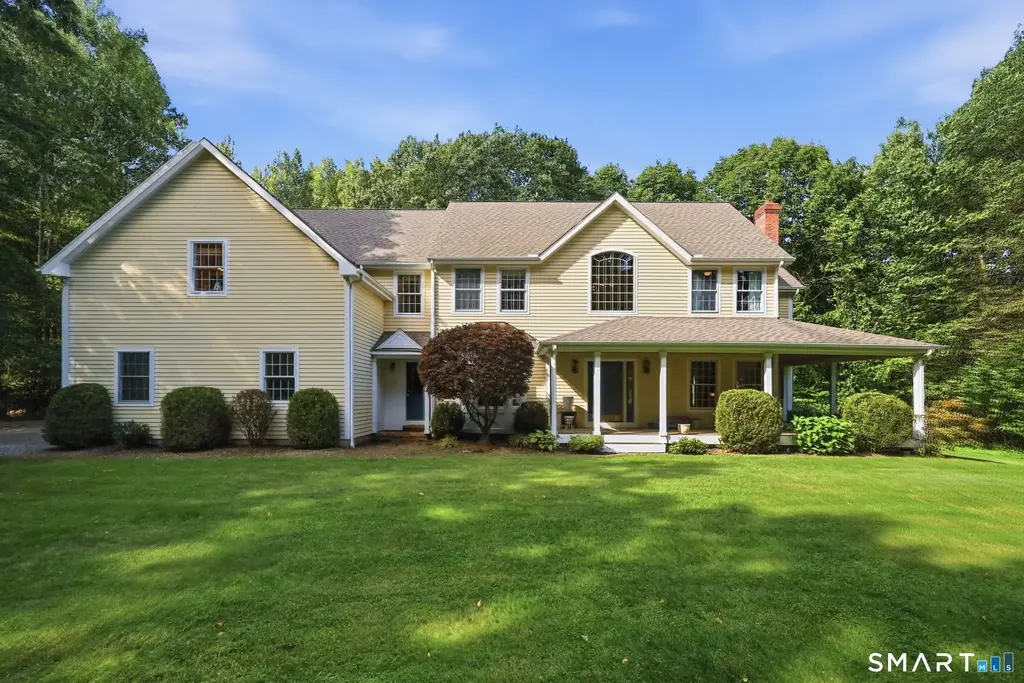97 Troutwood Drive, New Hartford