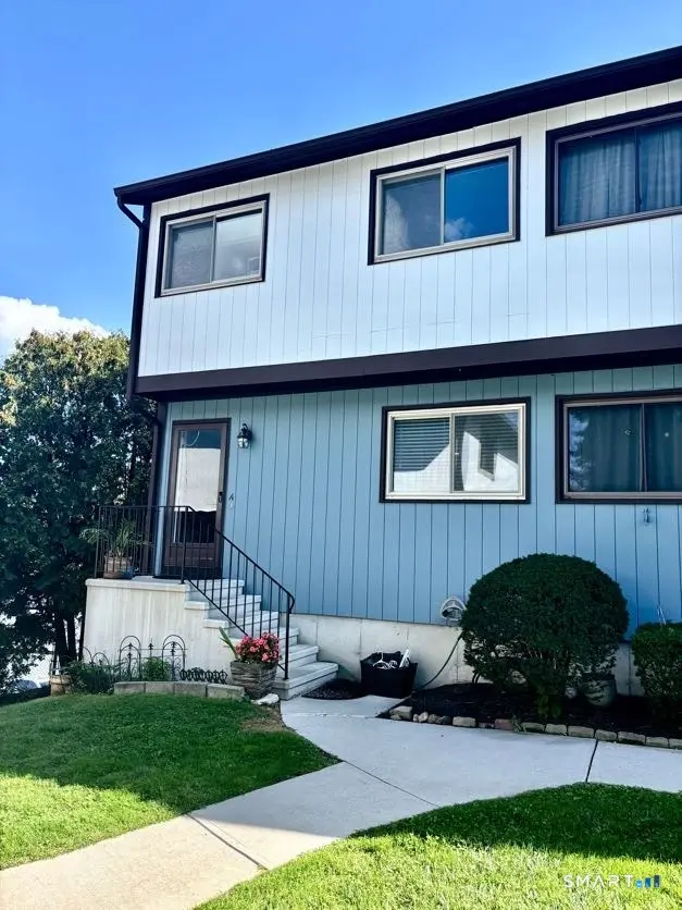 27 Crows Nest Lane 17a, Danbury