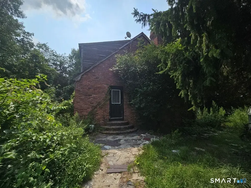35 Governors Way, Madison