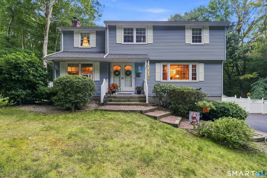 80 Apple Road, Tolland