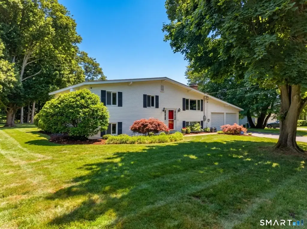 5 Tudor Court East, Old Saybrook