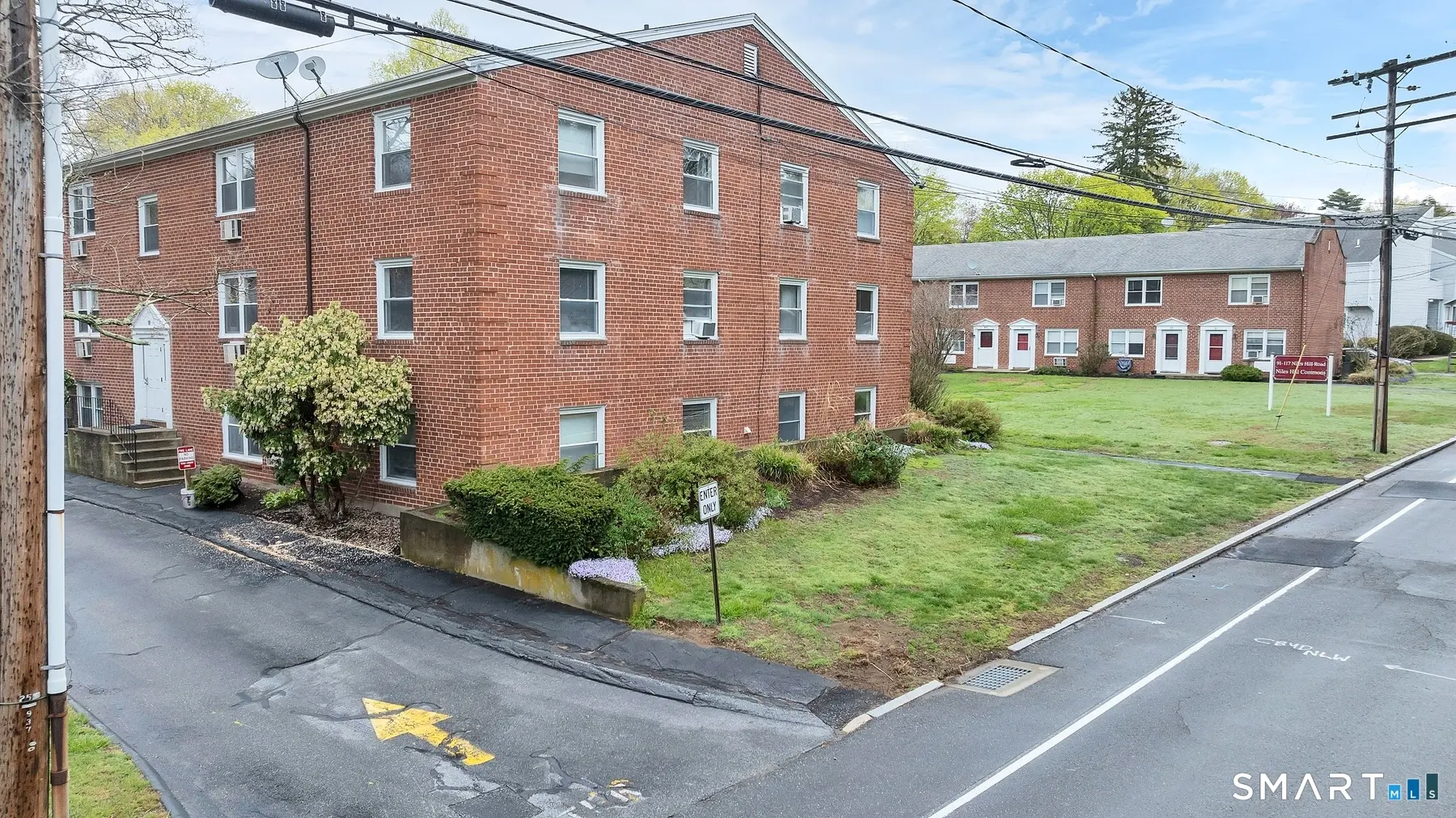 111 Niles Hill Road E, New London