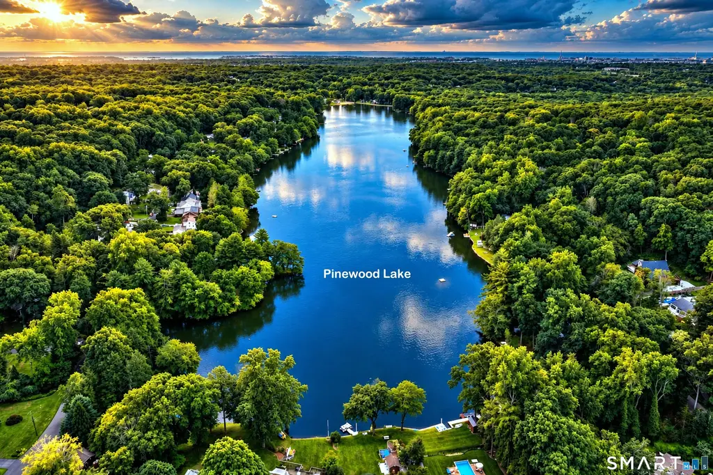 128 Old Dike Road, Trumbull