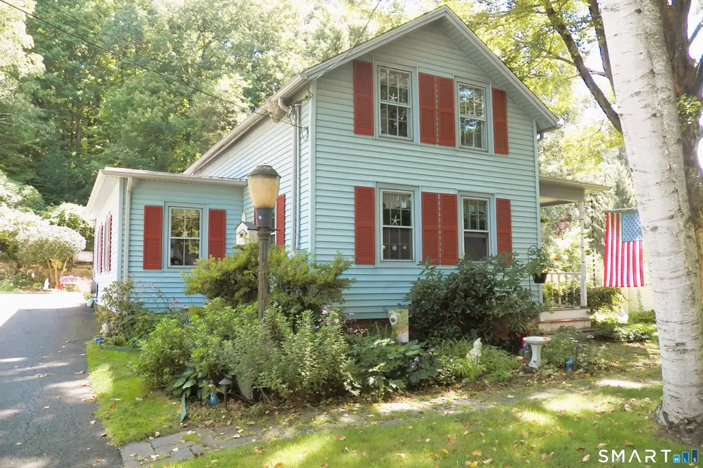 559 North Elm Street, Wallingford