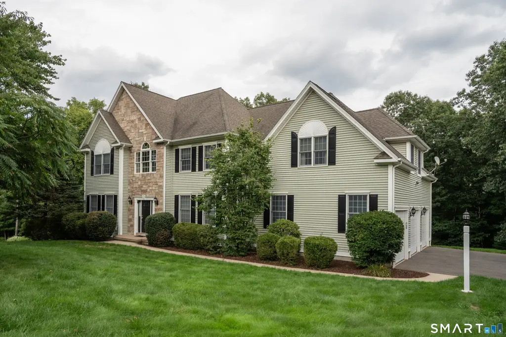 16 Hendrickson Lane, Farmington