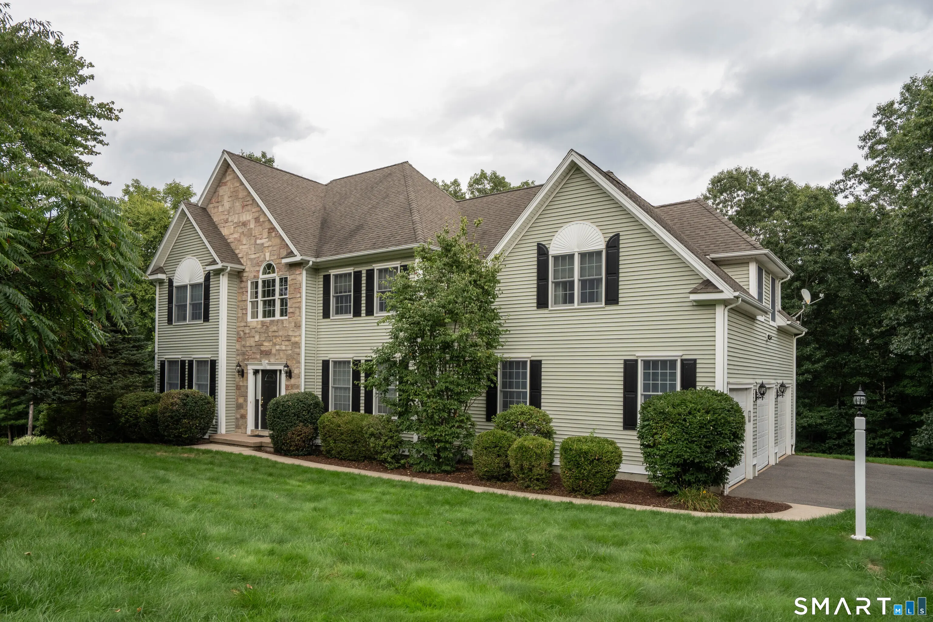16 Hendrickson Lane, Farmington