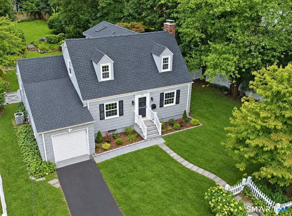 99 Woodbury Avenue, Stamford