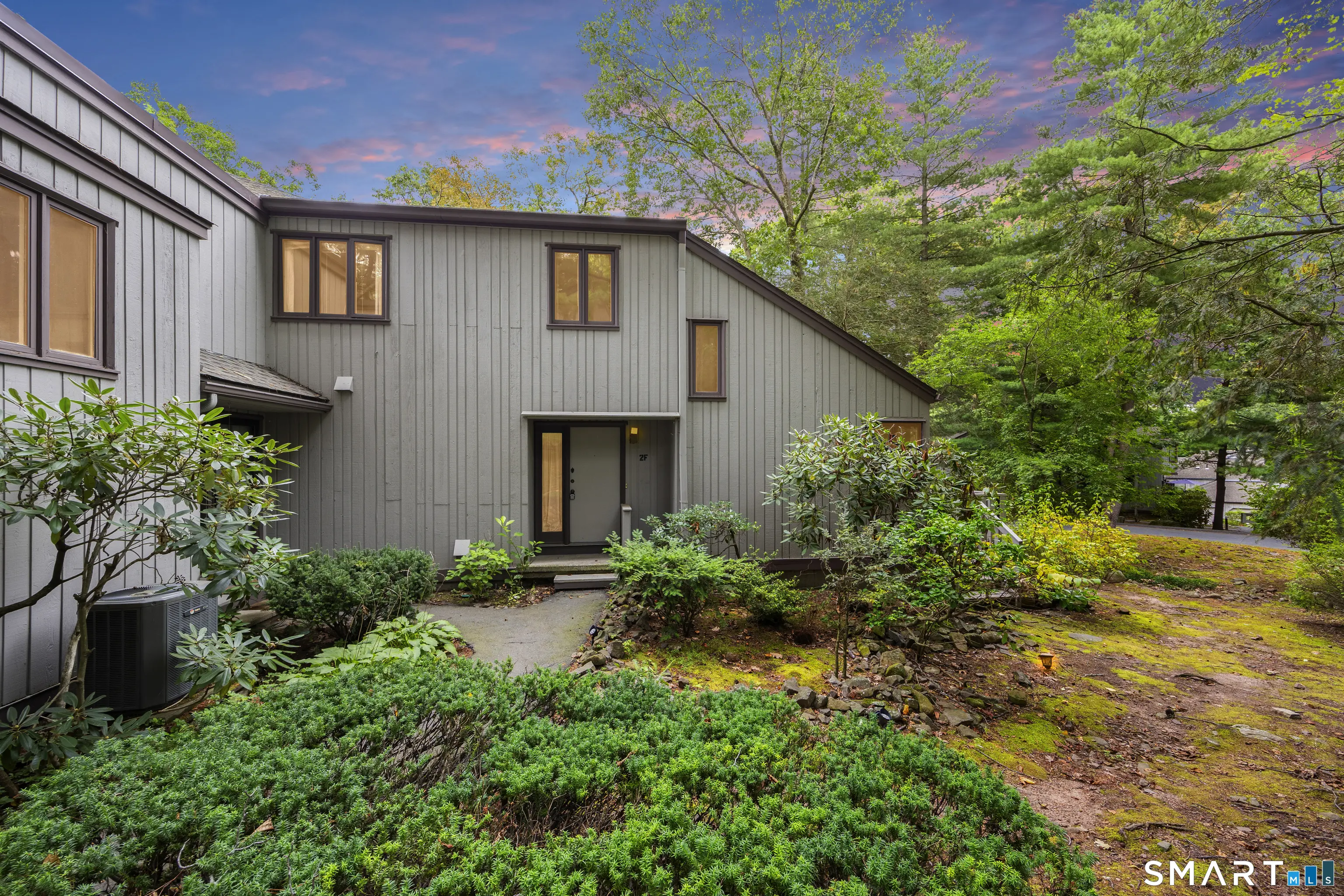 2 Earls Court F, Farmington