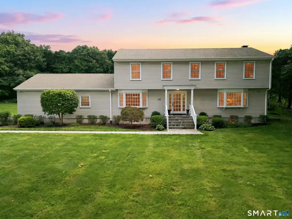 124 Sturbridge Lane, Trumbull