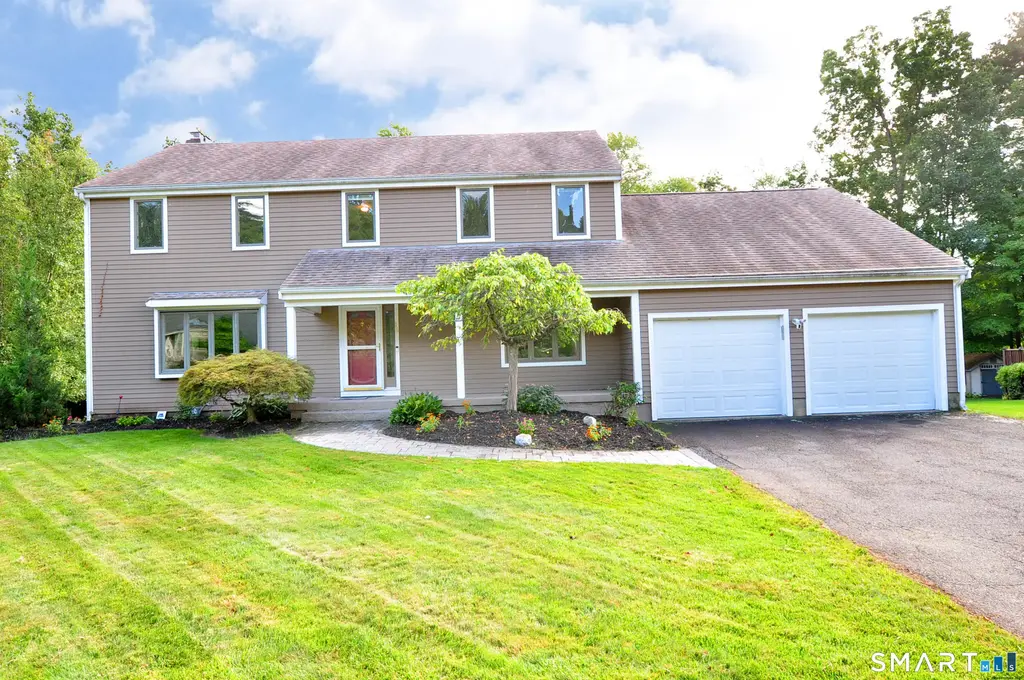 16 Virginia La, Farmington