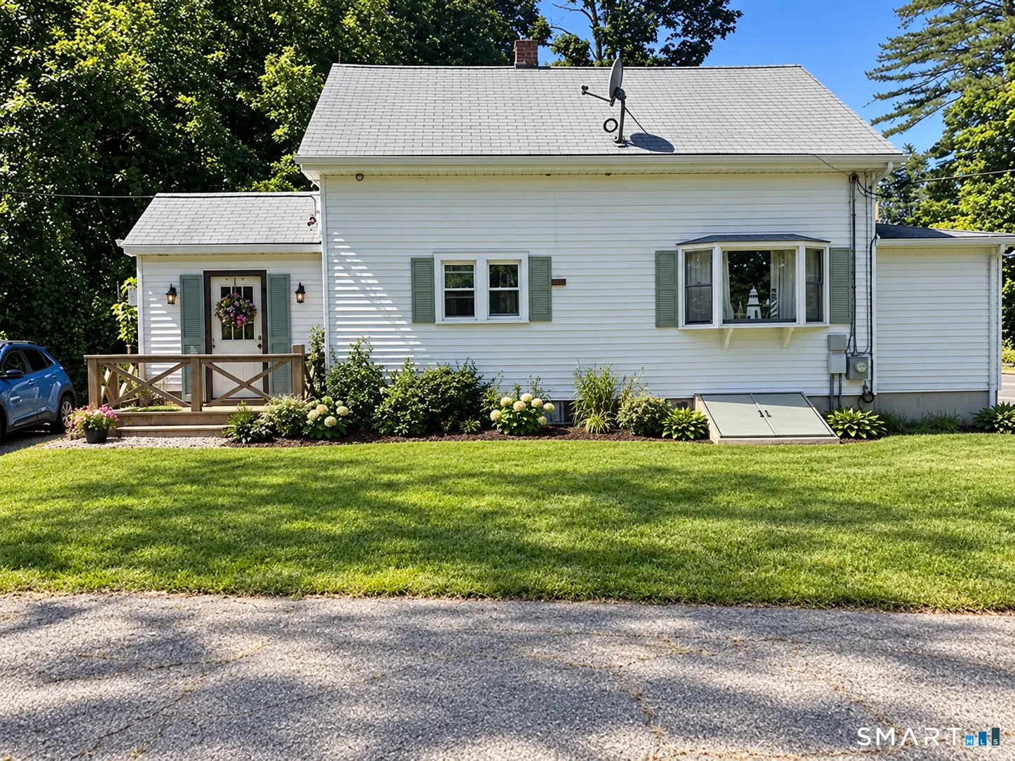 737 Litchfield Turnpike, New Hartford
