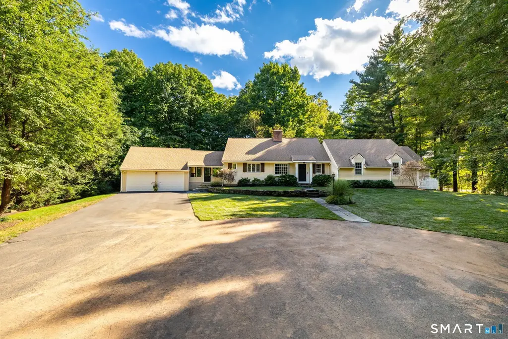 49 Apple Hill Road, West Hartford