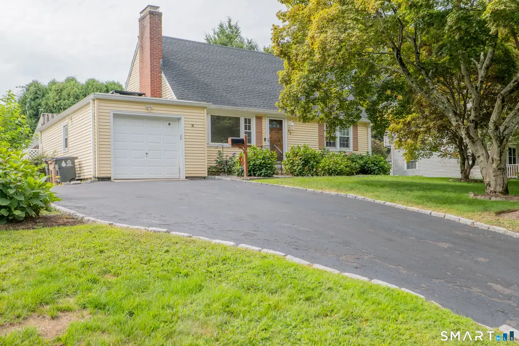 14 Ayres Drive, Stamford