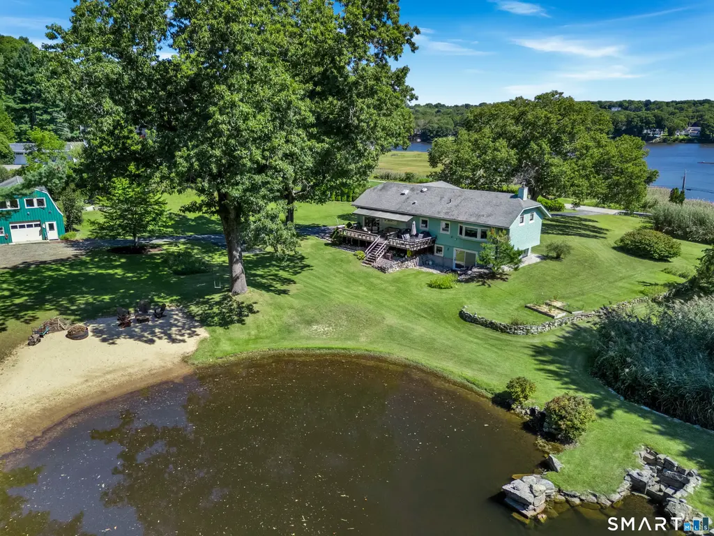 901 River Road, Groton