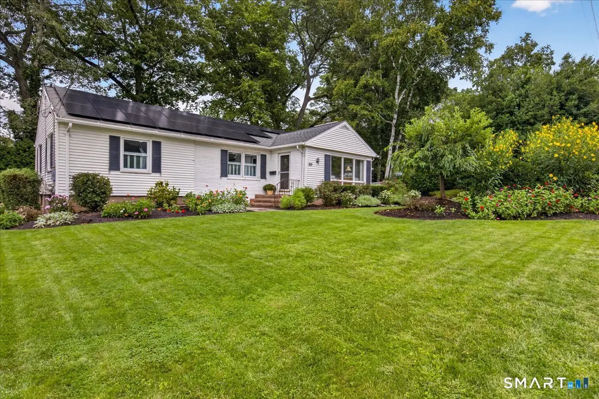210 Bayard Avenue, North Haven