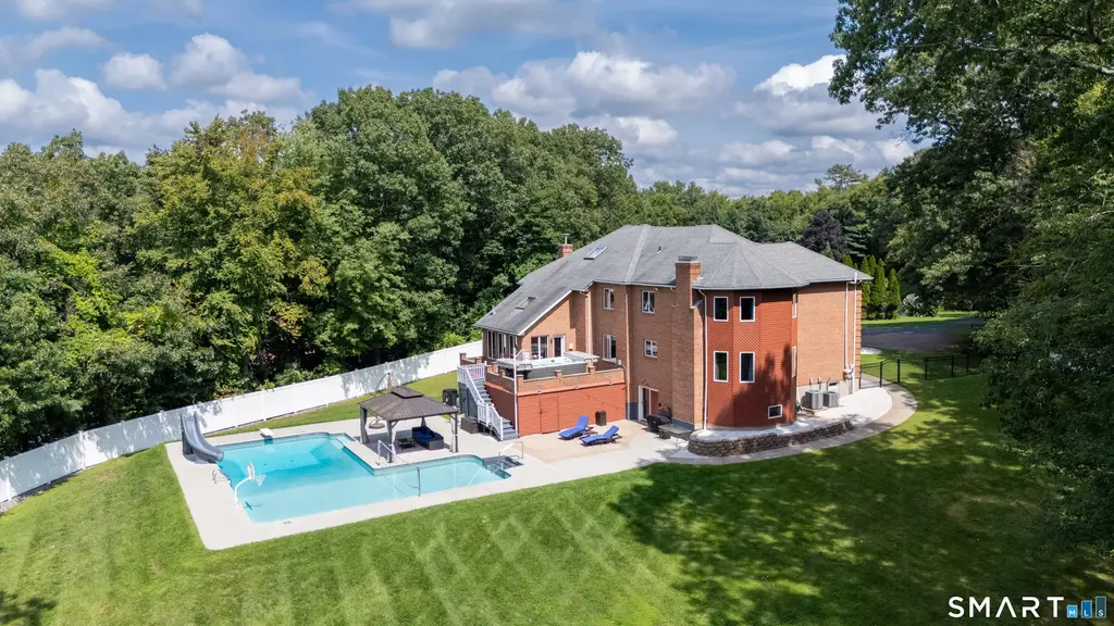 36 Charles Mary Drive, East Hampton