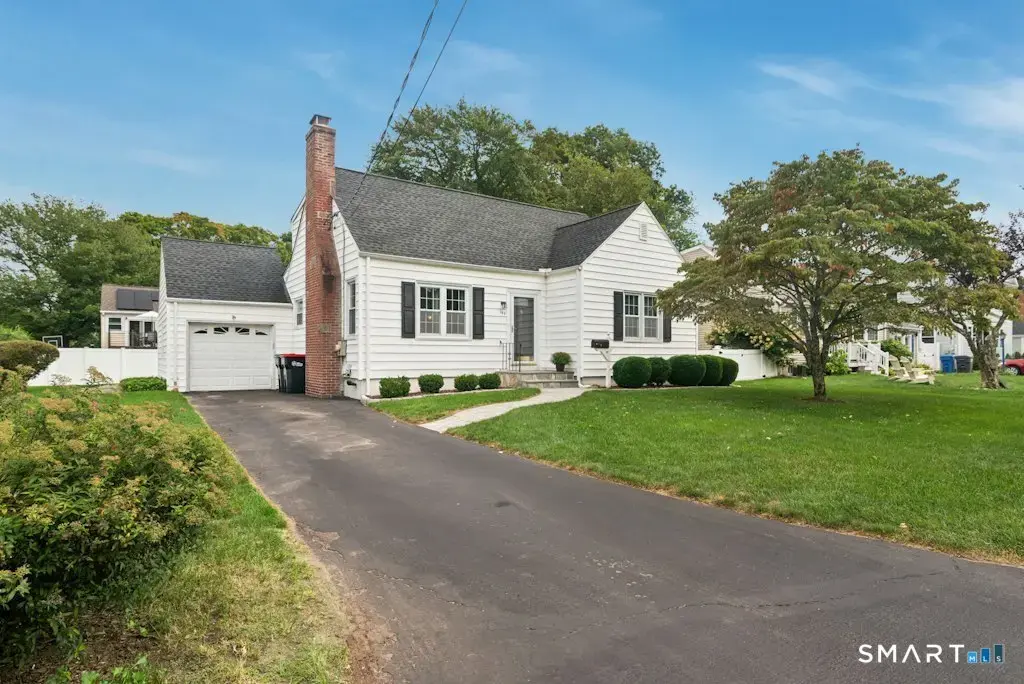 100 Flint Street, Trumbull